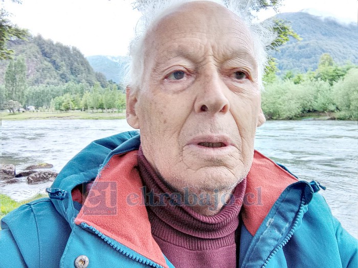 René Socias Lazo, en una selfie junto a un río en el sur.