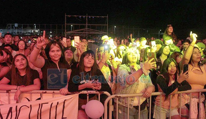 Serán dos noches de música y humor en el Estadio Municipal de San Felipe, con la participación de ocho artistas y animadores locales. (Foto del Festival Palmenia Pizarro 2024).