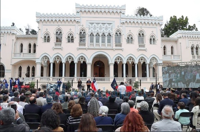 Este lunes 6 de enero asumió el nuevo Consejo Regional, que estará compuesto por 28 integrantes, de los cuales solo cinco fueron reelectos. Las principales mayorías corresponden a partidos de la oposición. (FOTO: RRSS Gobierno Regional de Valparaíso).