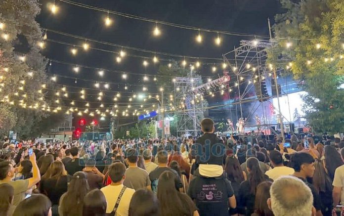 Miles de personas bailaron en la «Noche Ranchera».