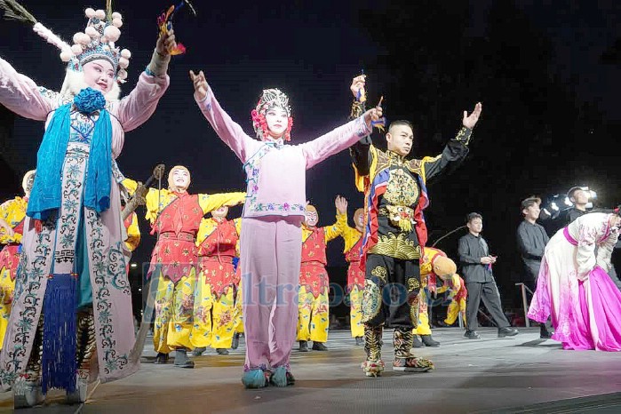 Miles de familias disfrutaron del primer show del Festival Teatro a Mil en San Felipe. 