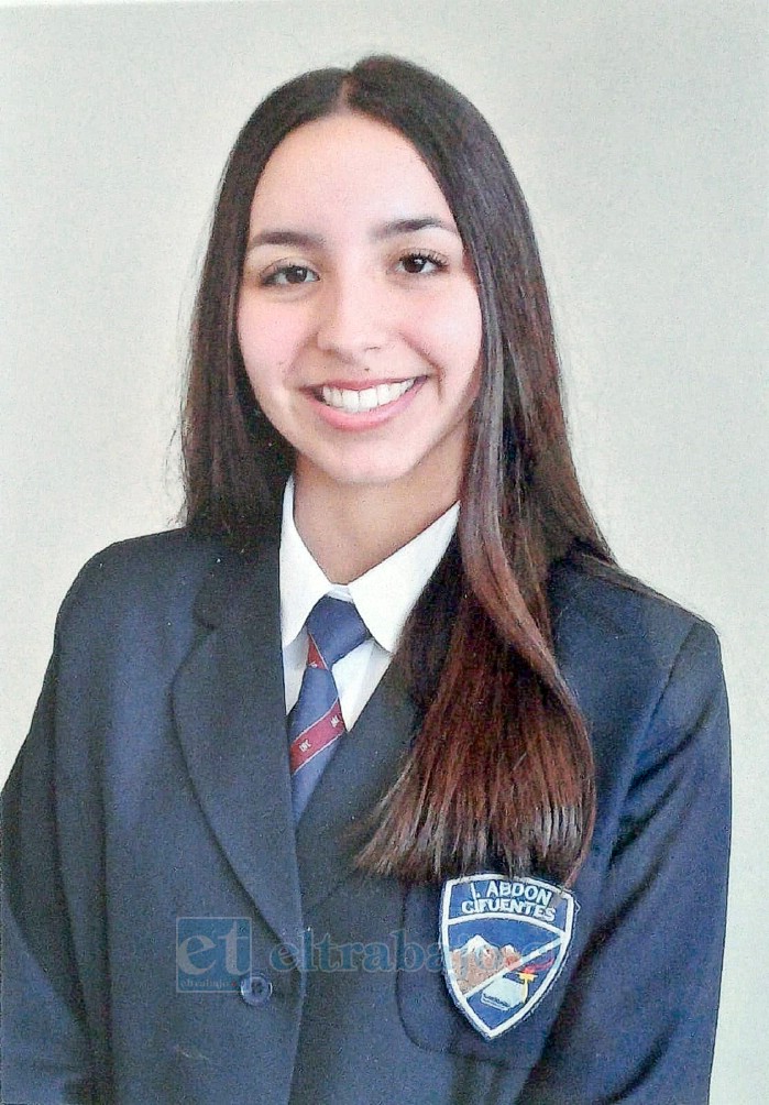 Javiera Antonia Quivira Cruz del IAC, puntaje nacional en Matemática 1.