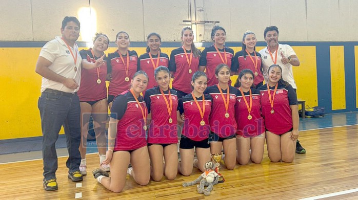 San Felipe Damas Sub 17, campeonas nacionales federadas en Valdivia.