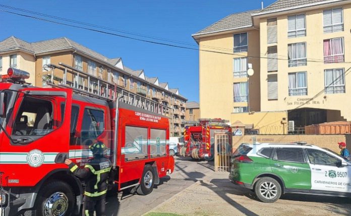 Bomberos controló rápidamente incendio en departamento.