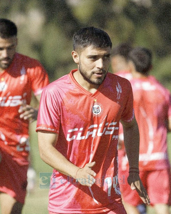 Matias Ruiz lucha por ganarse un lugar dentro del equipo titular del Uní Uní.