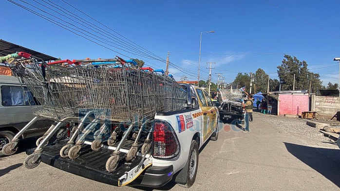 En la Toma de San Felipe recuperan numerosos carros robados a supermercados.