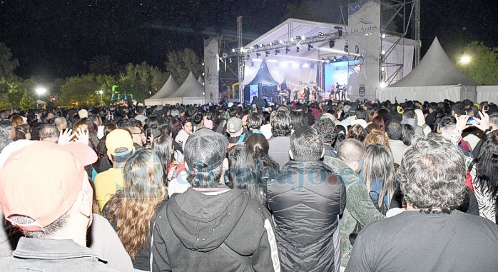 Este lunes 17 de febrero, el show en el escenario 2 del Parque Urbano comienza a las 20:00 horas.