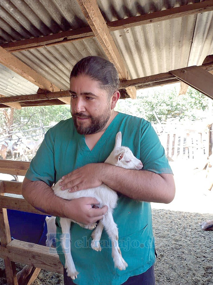 Pablo Aranda Montenegro, veterinario con más de 12 años de experiencia en el rubro.