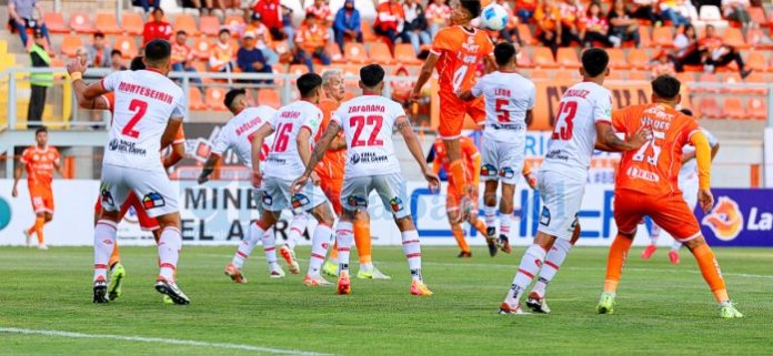 Unión San Felipe siempre estuvo atento a los embates ofensivos de Cobreloa. (Foto: Comunicaciones Cobreloa).