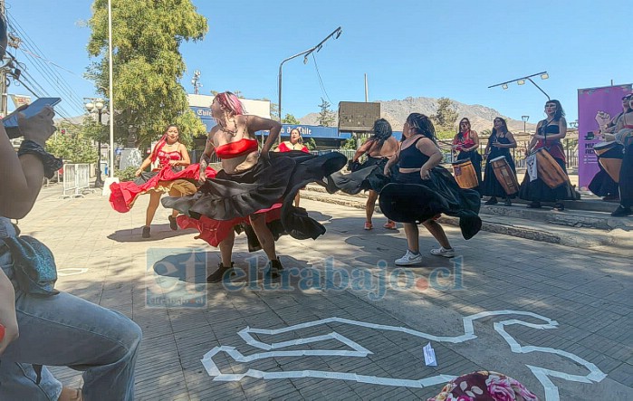 El grupo de danza afro descendiente, Candencia Curiche.