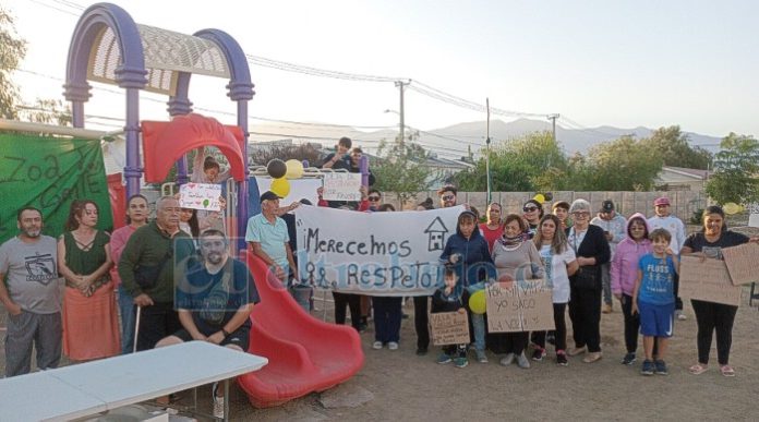 Vecinos se reunieron la tarde de este miércoles para conversar y manifestarse en forma pacífica.