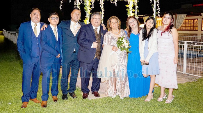 Familia de la pareja: Alejandro Rojas, yerno; Alonso Rojas Díaz, nieto; Alexander Díaz Zubicueta, hijo; Fernando y Eloísa; Alda Díaz Zubicueta, hija; Antonella Rojas Díaz, nieta; y Alexandra Vargas Díaz, nieta.