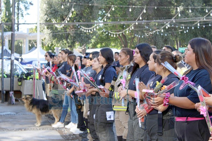 Durante la jornada, se rindió un emotivo homenaje a más de 30 mujeres bomberiles en conmemoración del Día Internacional de la Mujer.