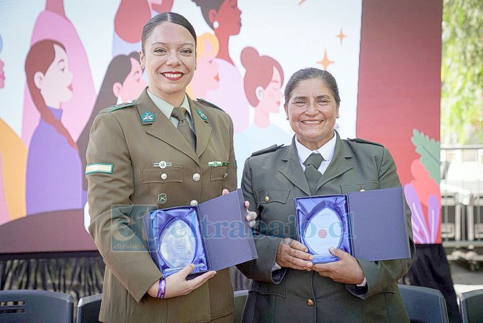 Dos de las mujeres destacadas: Giovanna Rojas Vidal (Servicio Público, Carabinera) y Elba Otárola Segovia (Servicio Público, Bombera). 