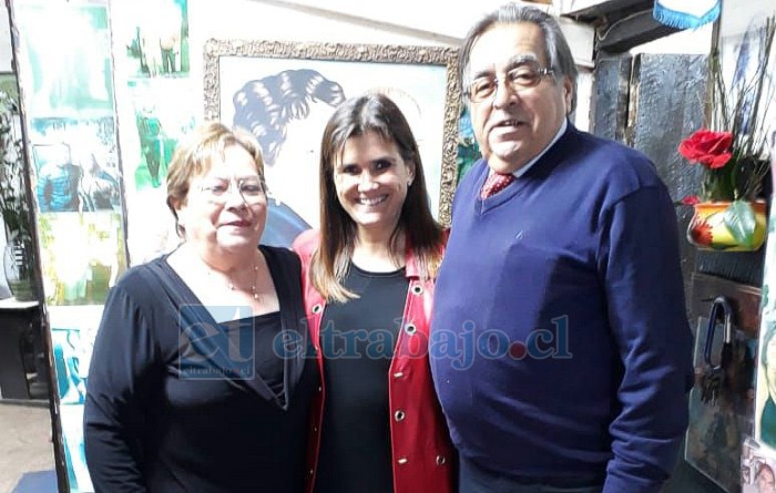 Acá vemos a Berta Figueroa Prado (primera de izquierda a derecha) junto a la psicóloga Pilar Sordo, y su hermano Ricardo (Q.E.P.D.), en La Ruca Restaurant.