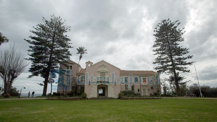 Una panorámica general del Palacio Presidencial de Cerro Castillo.