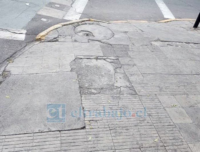 Como parches de cemento se aprecian en la imagen.