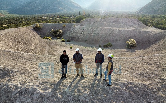 Los profesionales realizaron un recorrido por el relave.