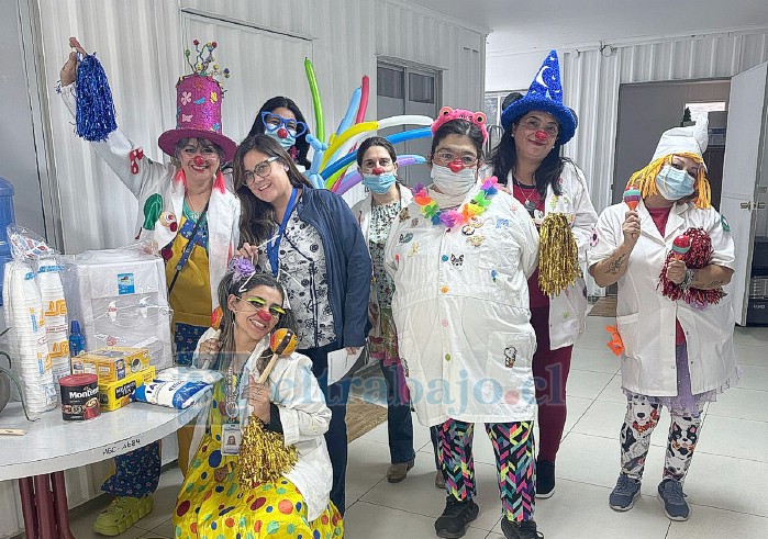 Algunas de las integrantes de ‘Narices de amor’ durante una de sus visitas al Hospital San Camilo.