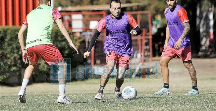 El plantel preparando el duelo de esta tarde ante Santiago Wanderers.