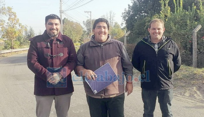 Braulio Jorquera Berríos al centro; el delegado presidencial provincial, Daniel Muñoz, a su derecha; y el director provincial de Vialidad, Ignacio Mantehy Amar, a la izquierda.