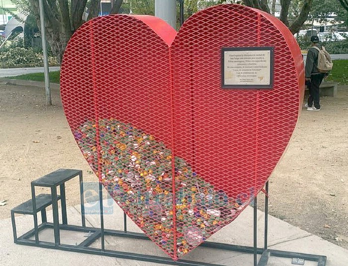 Corazones recicladores ubicados en distintos puntos de San Felipe, un proyecto gestionado por la agrupación.