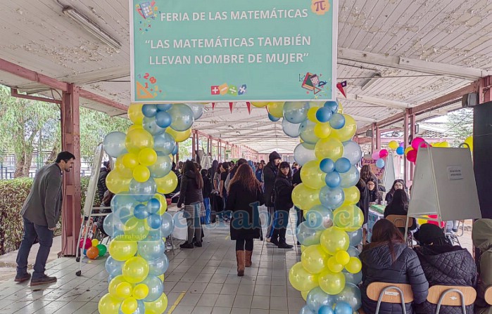 Este lunes 19 de mayo el Liceo Corina Urbina de San Felipe celebró el Día Internacional de la Mujer en Matemáticas con una feria interactiva.