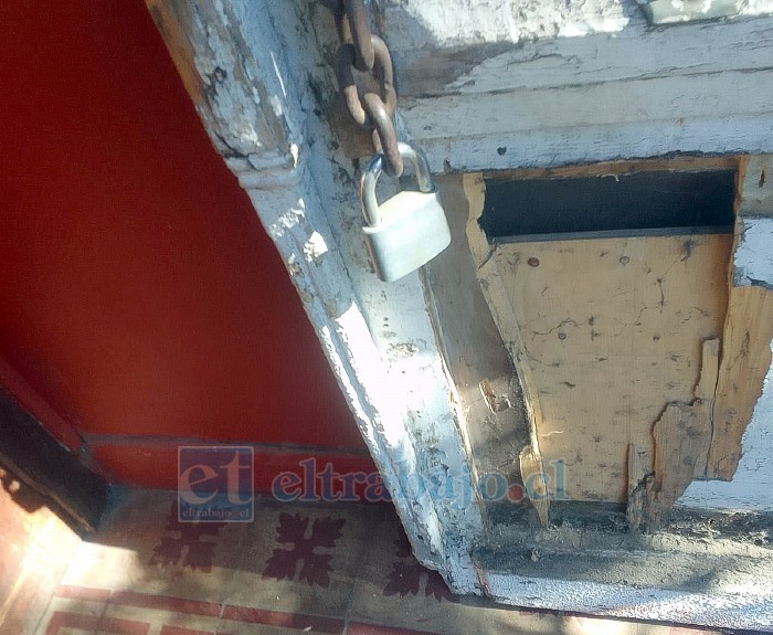 Daños en la puerta.