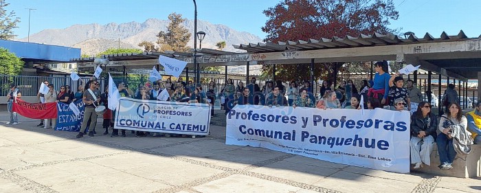Cientos de docentes marcharon hasta la plaza cívica de San Felipe.
