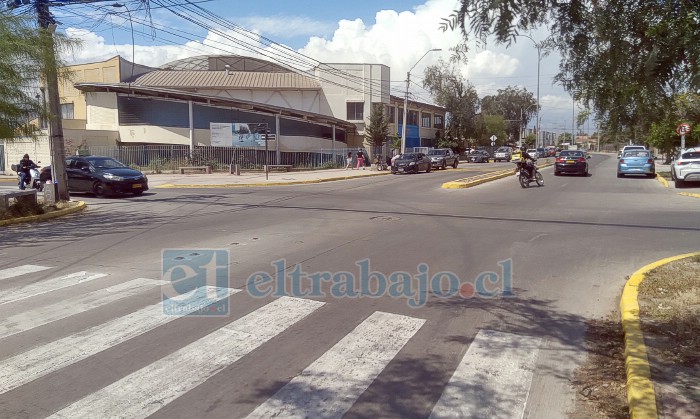 Así estaba antes de los trabajos para la instalación de los semáforos en Avenida Hermanos Carrera con Luis Gajardo Guerrero.