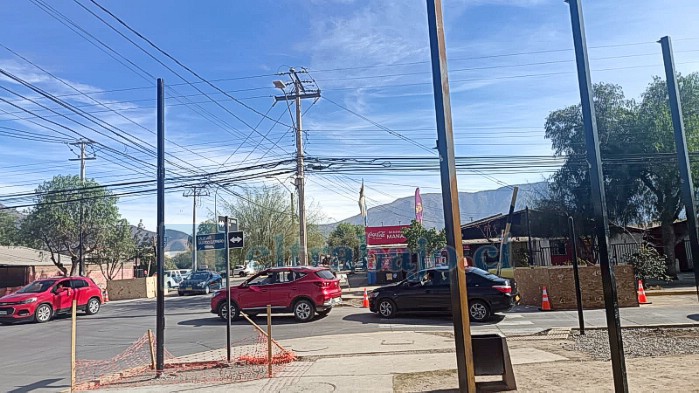 Debido al alto flujo vehicular, se hacía necesaria la instalación de semáforos en el sector.