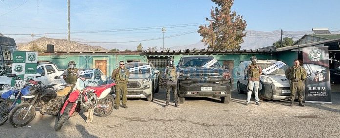 Estos son los autos y motos recuperadas.