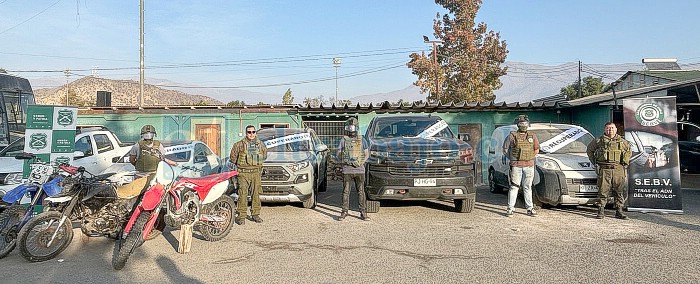 Estos son los autos y motos recuperadas.