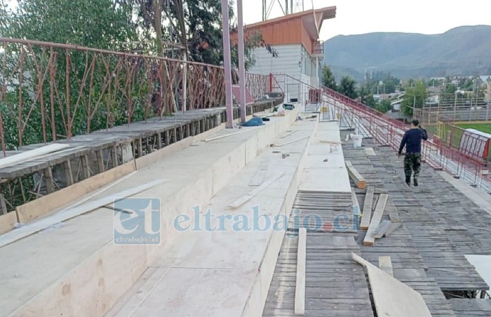 Parte de los arreglos que se están realizando en Tribuna Pacífico del Estadio Municipal de San Felipe.