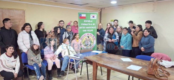 Todos los socios después de haberse conformado como escuela formativa de Artes Marciales en San Felipe.