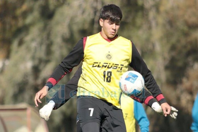 Actualmente, el joven talento de 16 años de edad se encuentra entrenando con el primer equipo.