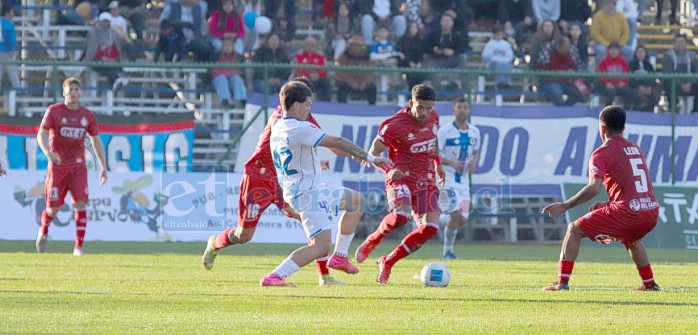 El equipo albirrojo sumó en lo numérico y emocional ante Santa Cruz.