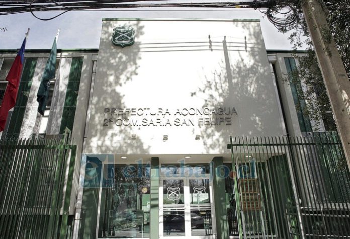 Carabineros entrega antecedentes al Ministerio Público por pelea con armas blancas frente a la unidad.