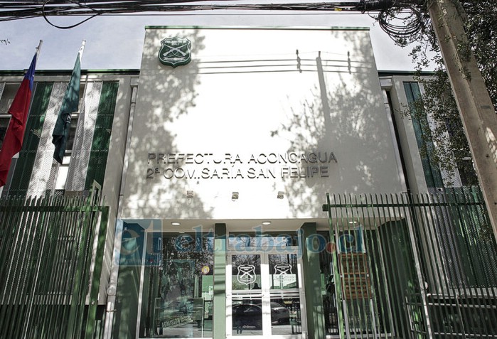 Carabineros entrega antecedentes al Ministerio Público por pelea con armas blancas frente a la unidad.