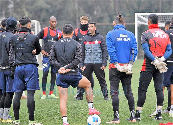 El técnico Francisco Palladino sumará nuevos jugadores al plantel que actualmente dirige.