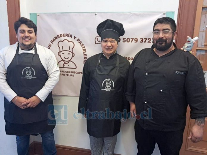 De izquierda a derecha Diego Ibaceta junto al menor Kevin Vega y el encargado Jorge Godoy Vicencio, facilitador y cheff guía.