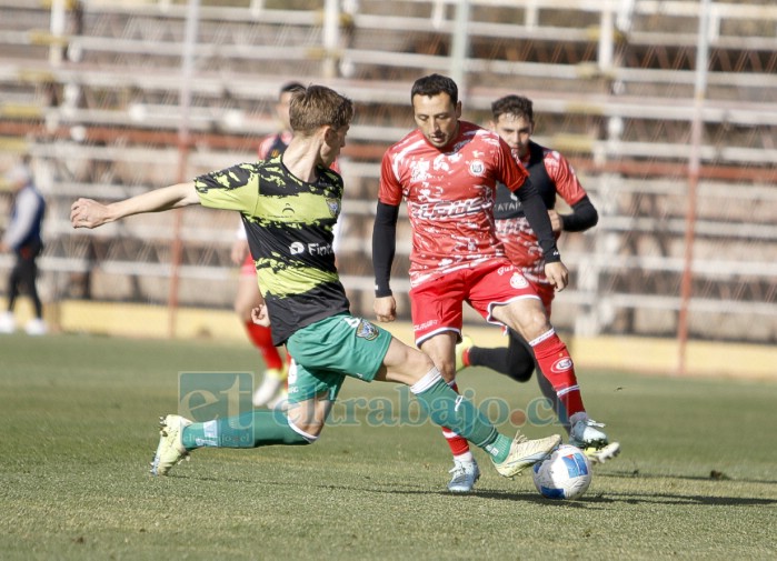 Unión San Felipe y Trasandino jugaron un clásico amistoso en el Municipal. (Foto: Jaime Gómez Corrales).