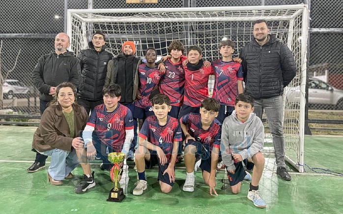 En la categoría mini varones también la escuela JFK logró el primer lugar.