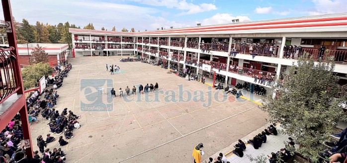 Liceo Mixto desmiente no haber actuado de acuerdo al reglamento interno y normativa vigente en expulsión de estudiante tras agresión