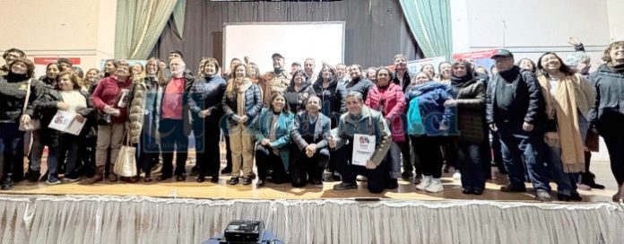 Ministro de Vivienda encabezó instancia de diálogo con vecinos de Aconcagua.