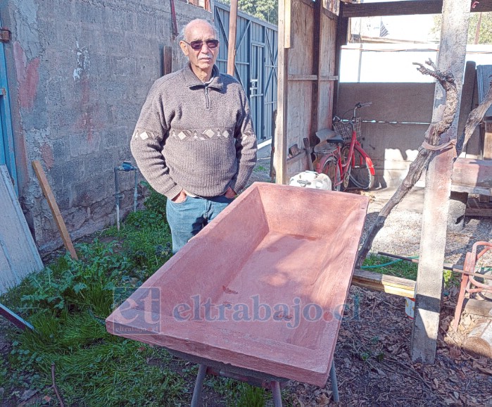 La historia del único fabricante de artesas que va quedando en San Felipe