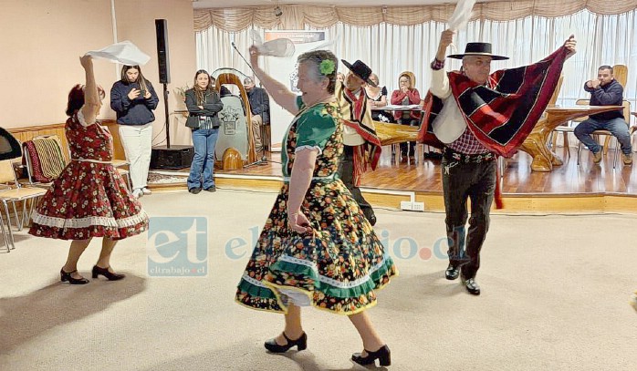 Con un tradicional pie de cueca, se lanzó el proceso de inscripción.