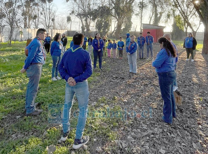 Momento de la formación en herradura, donde se destacaron cualidades de cada participante.