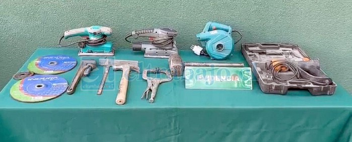 Diversas herramientas fueron recuperadas por Carabineros.