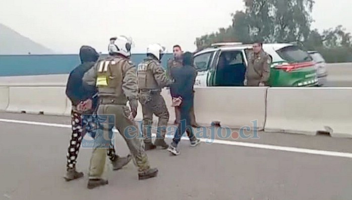 Momento en el que los malvivientes fueron aprehendidos por tras el robo en el parqueadero municipal.